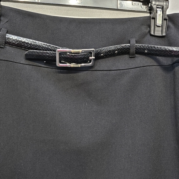 Apt. 9 Black Pencil Skirt with Belt 62% Polyester 33% Rayon 5% Spandex Size 6 - Picture 2 of 4